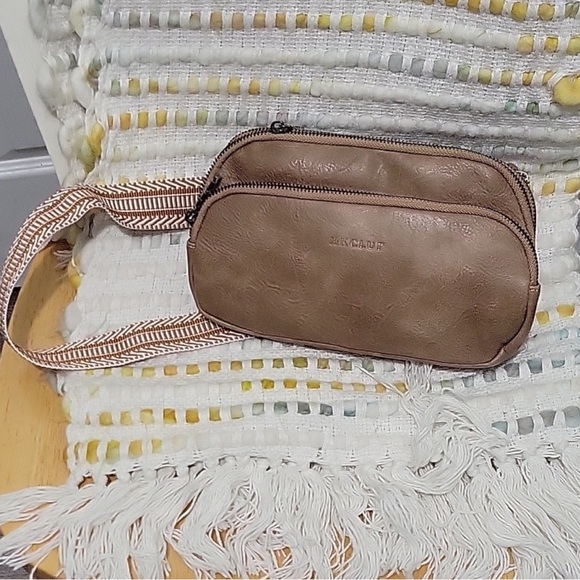 Handbags - NWOT HKCLUF Brand Belt Bag Fanny Pack